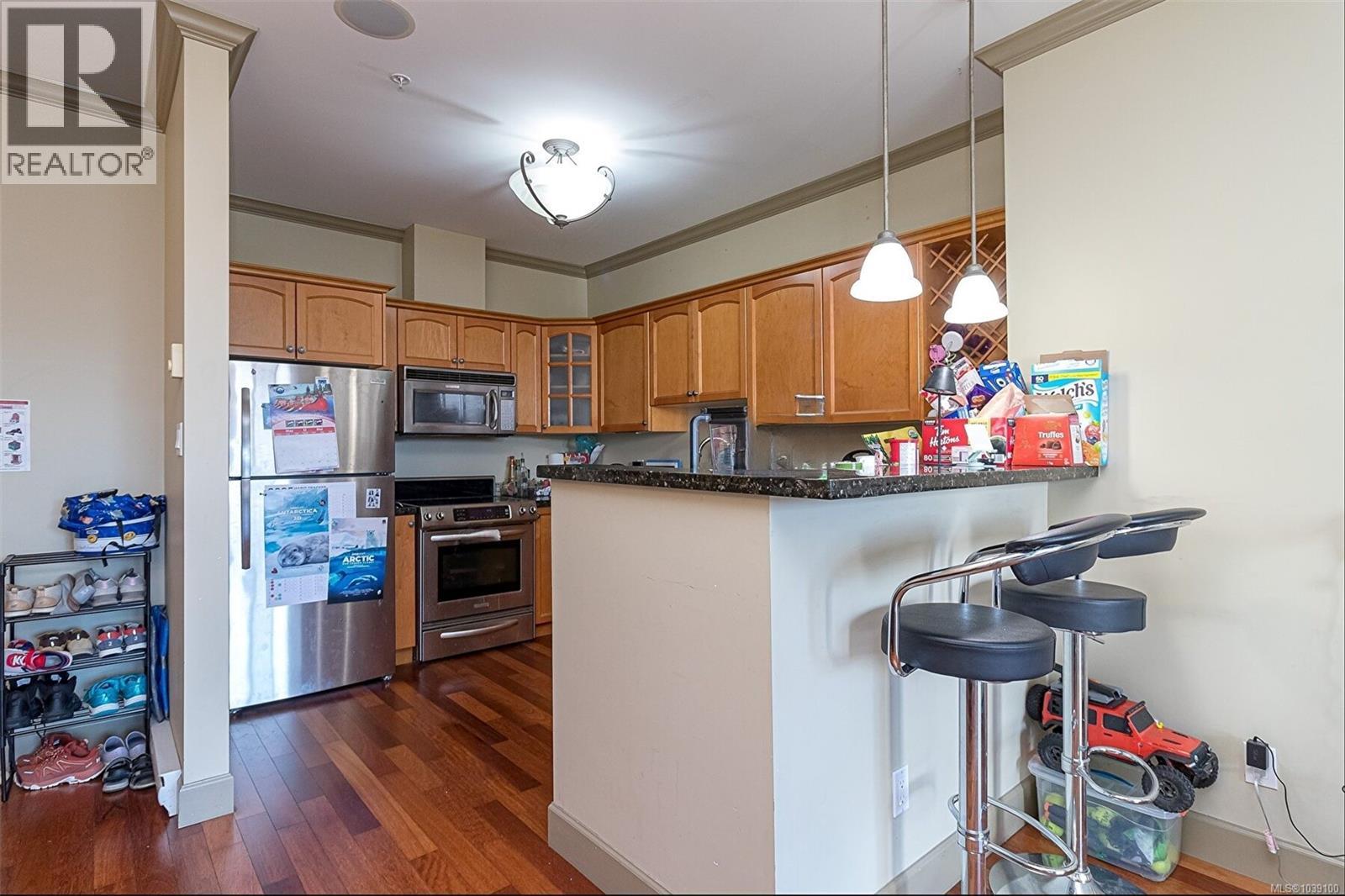202 1620 Mckenzie Ave Property Photo 14
