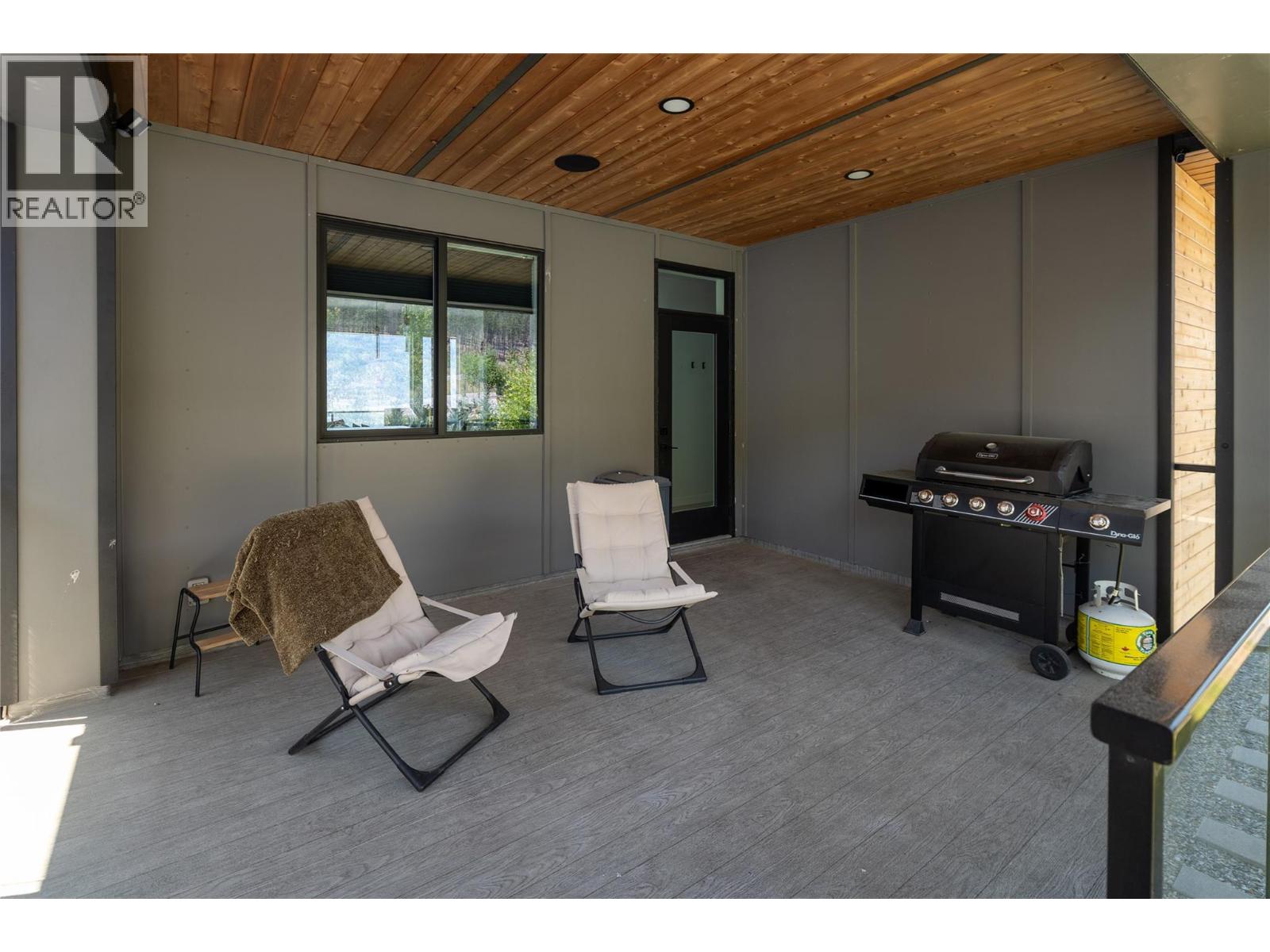 9499 Ledgestone Road Property Photo 18