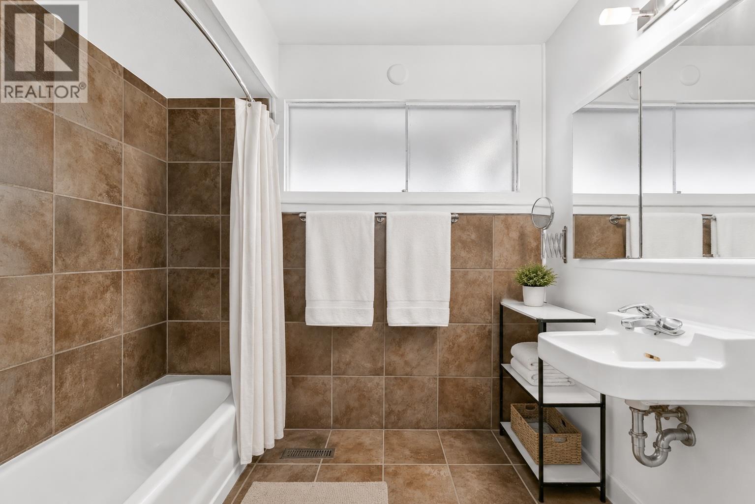 348 Burne Avenue Property Photo 9