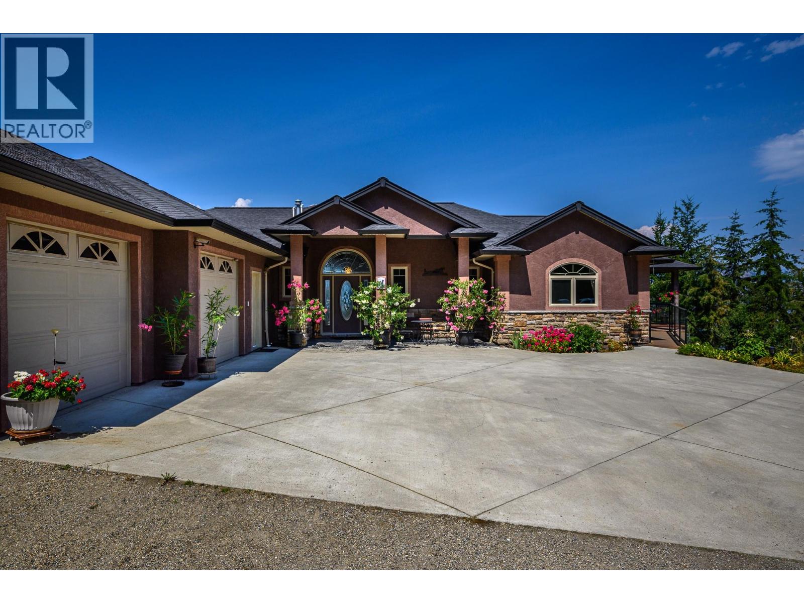 9265 Kokanee Road Property Photo 4