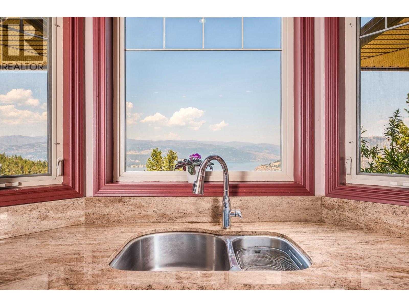 9265 Kokanee Road Property Photo 10