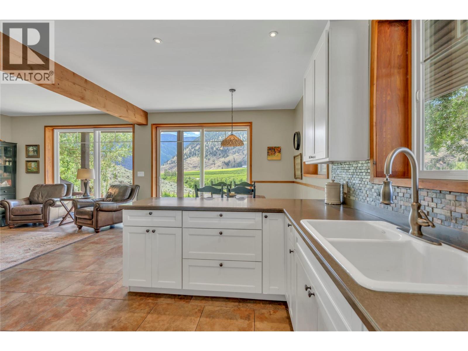 2795 Liddicoat Road Property Photo 11