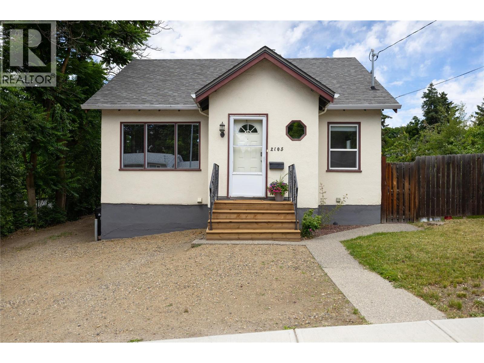 2105 32 Avenue Property Photo 1