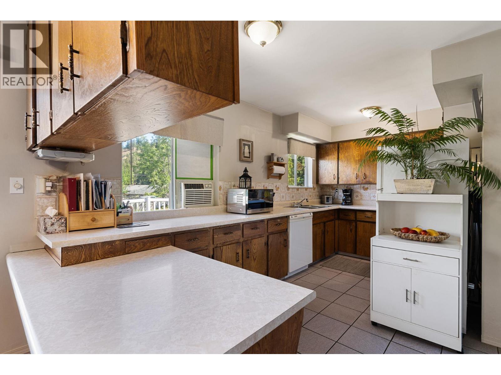 844 Hubbard Road Property Photo 6