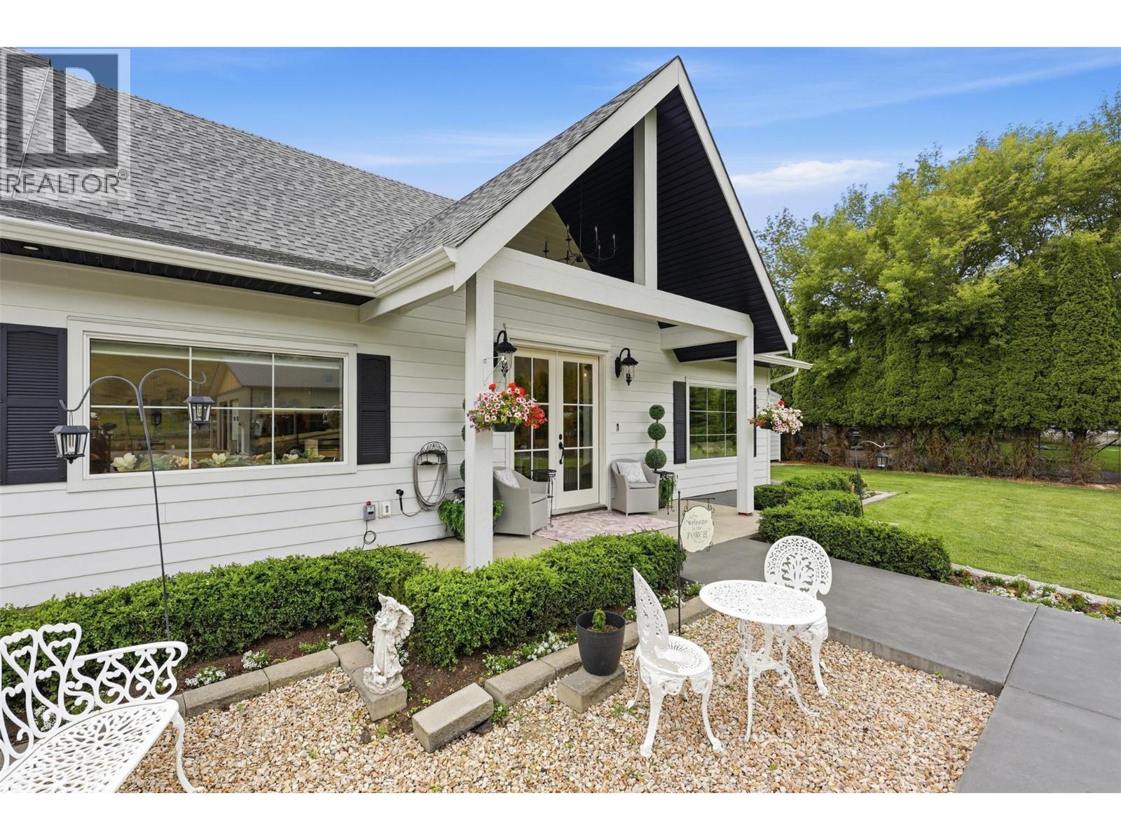 3724 Shuswap Road Property Photo 6
