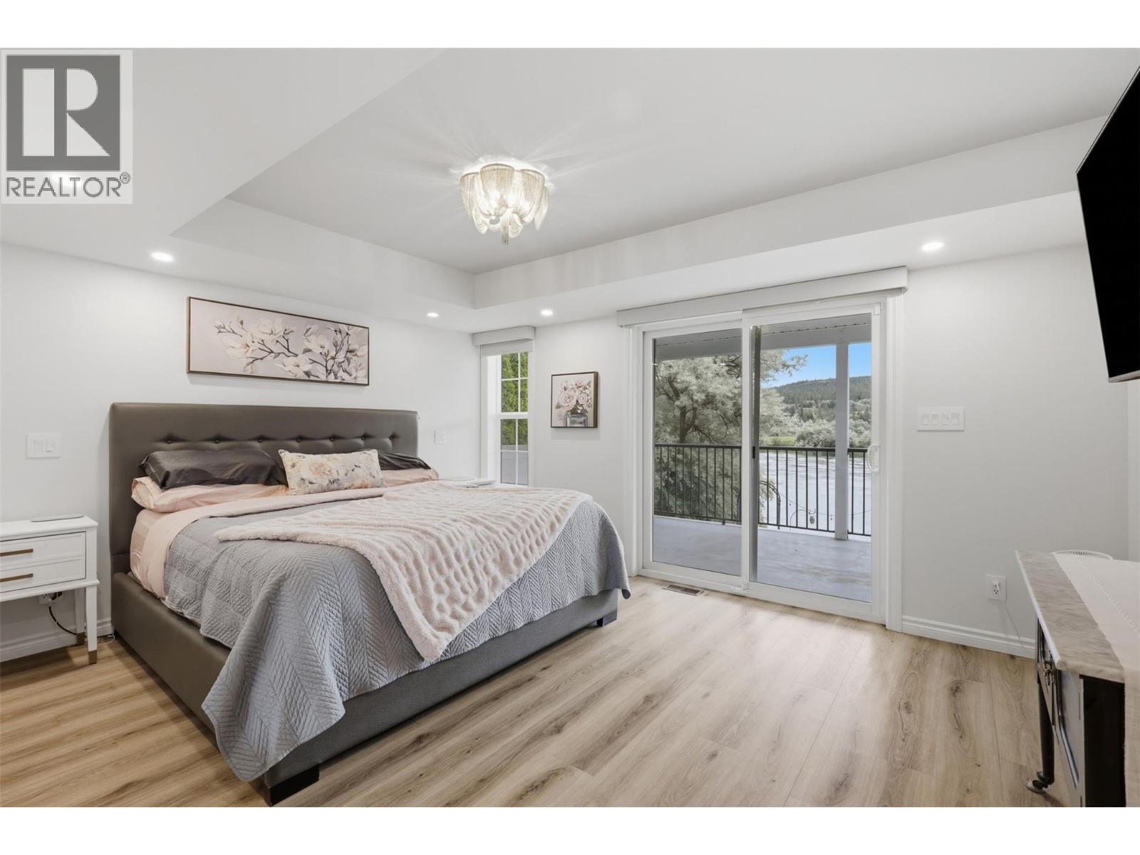 3724 Shuswap Road Property Photo 42