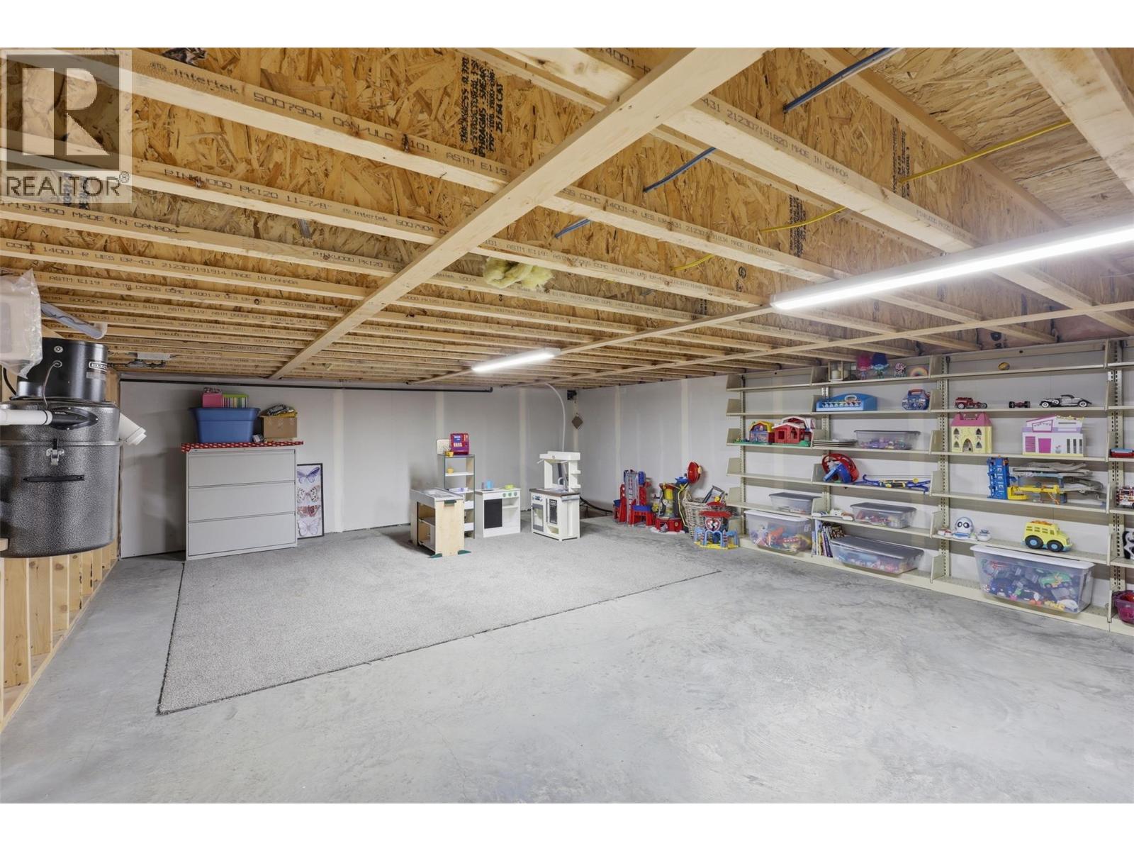 3724 Shuswap Road Property Photo 71