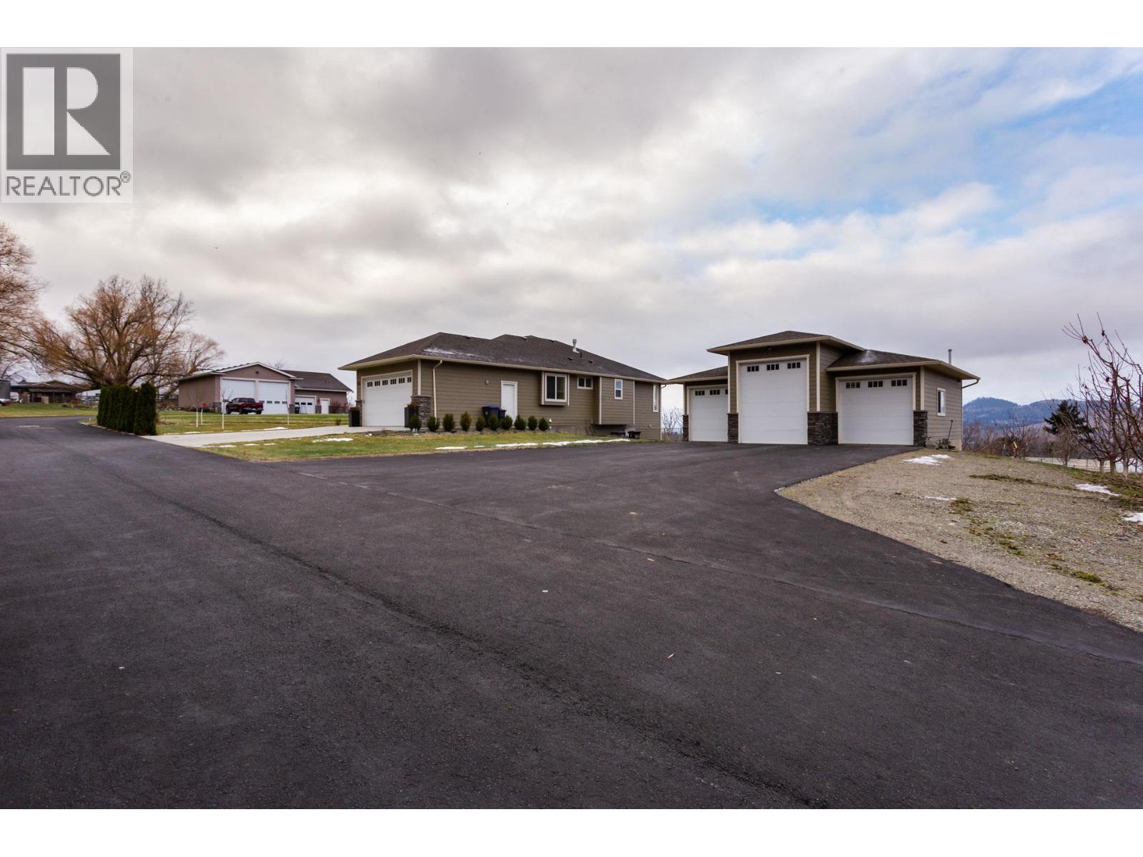833 Mccurdy Road E Property Photo 3