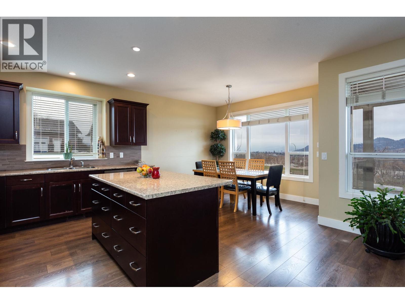 833 Mccurdy Road E Property Photo 10