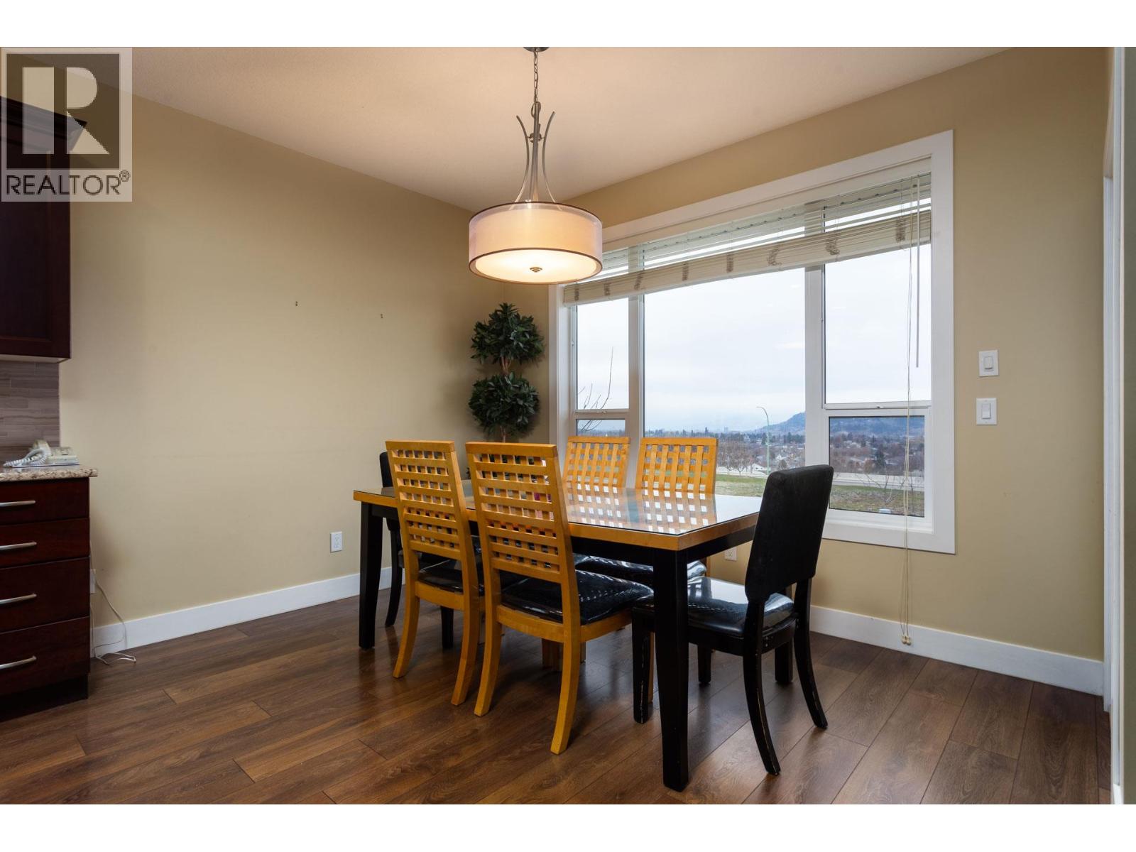 833 Mccurdy Road E Property Photo 13