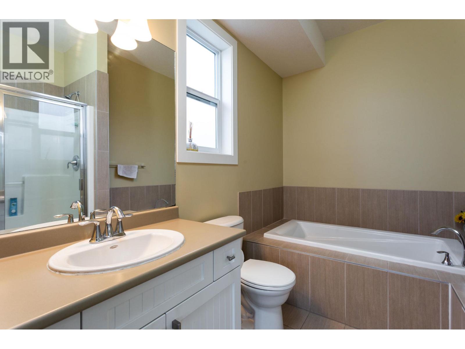 833 Mccurdy Road E Property Photo 18