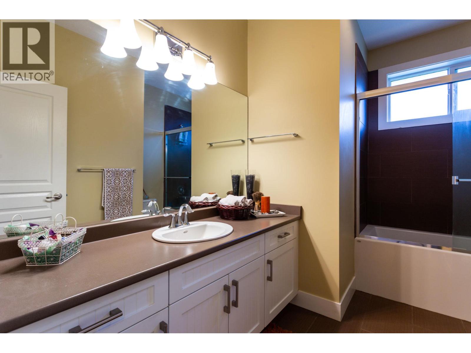 833 Mccurdy Road E Property Photo 21