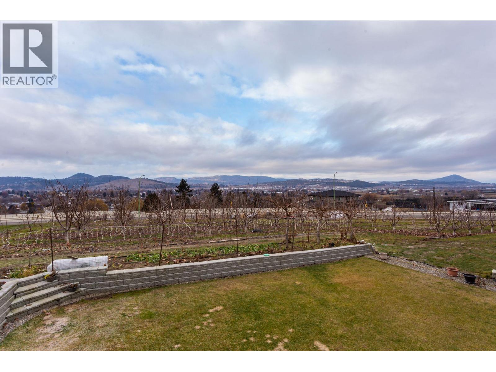 833 Mccurdy Road E Property Photo 28