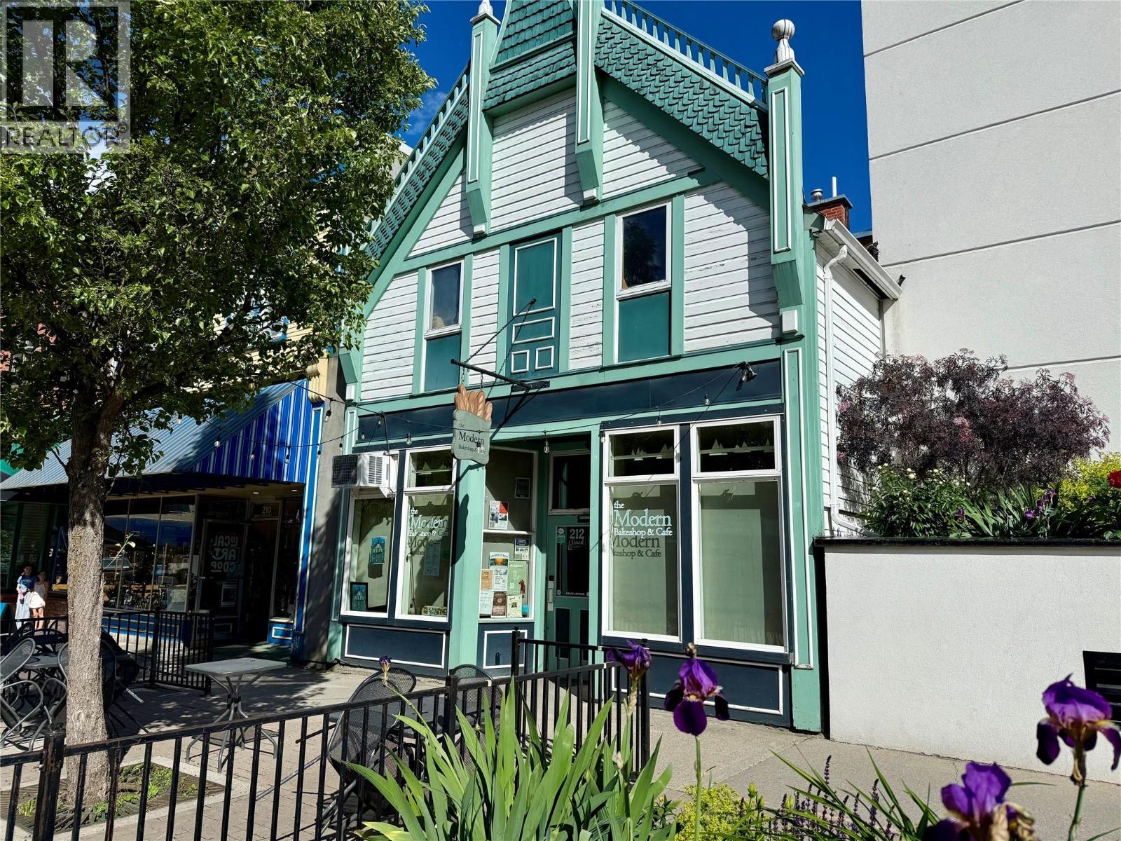 212 Mackenzie Avenue Property Photo 1
