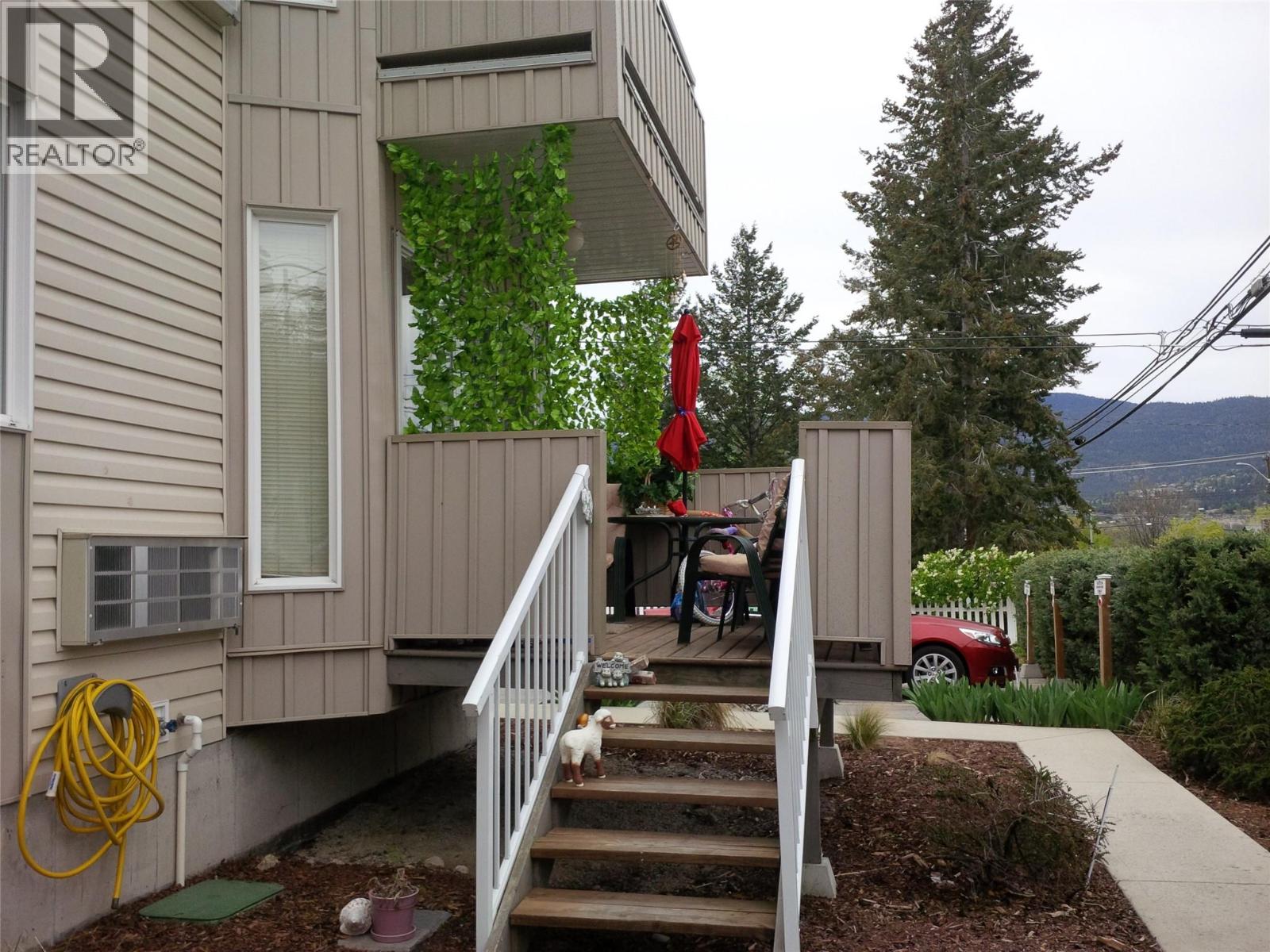 307 Norton Street Property Photo 8