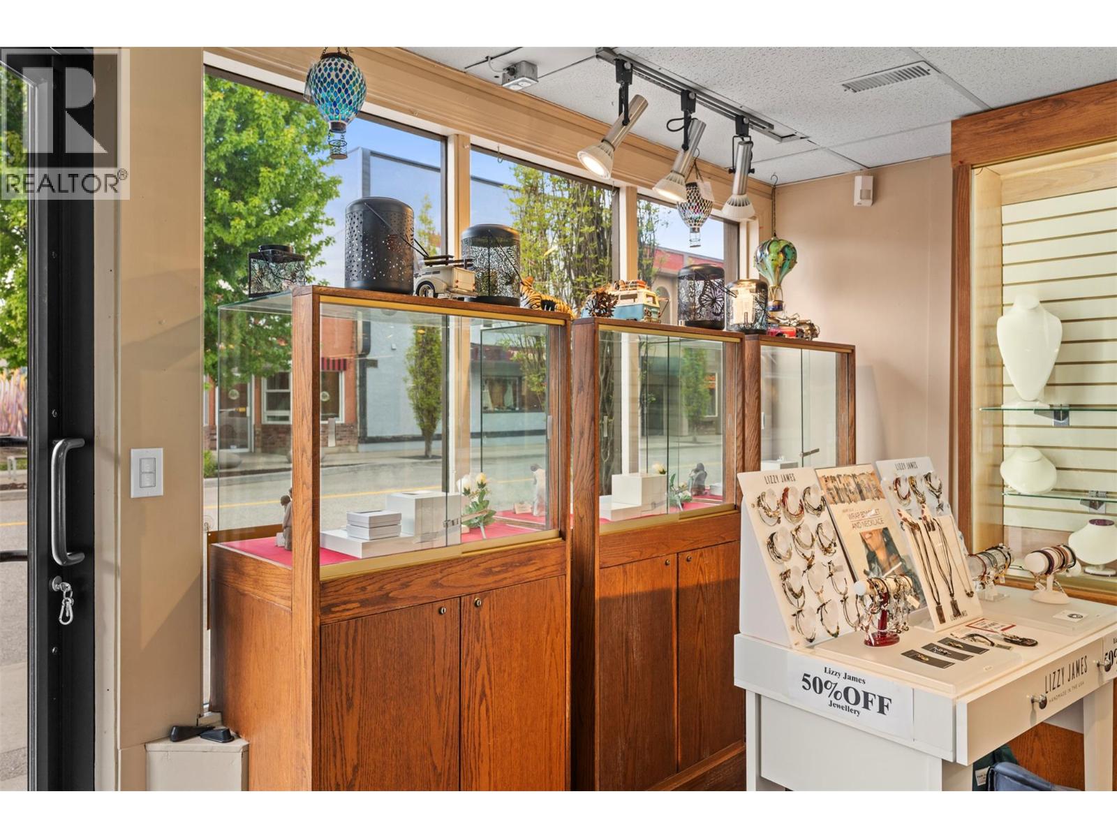 608 Cliff Avenue Property Photo 14