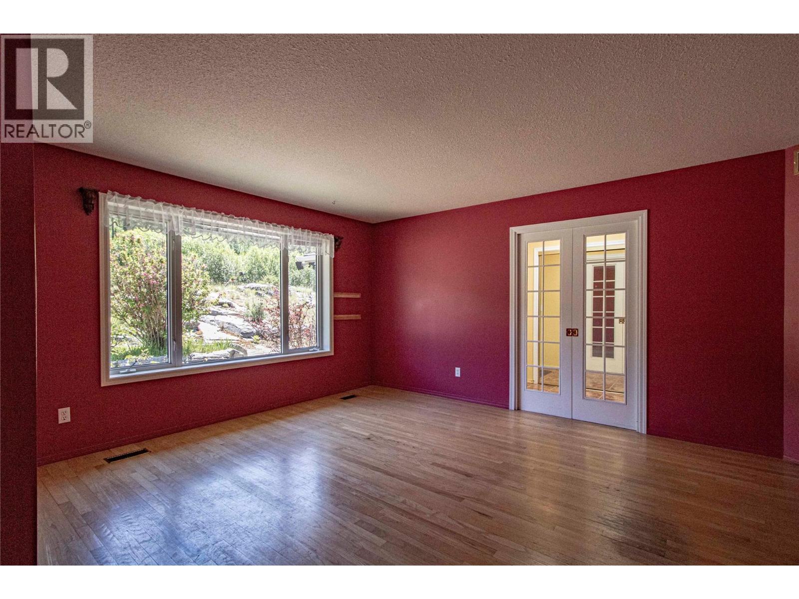 2263 Carmi Road Property Photo 7