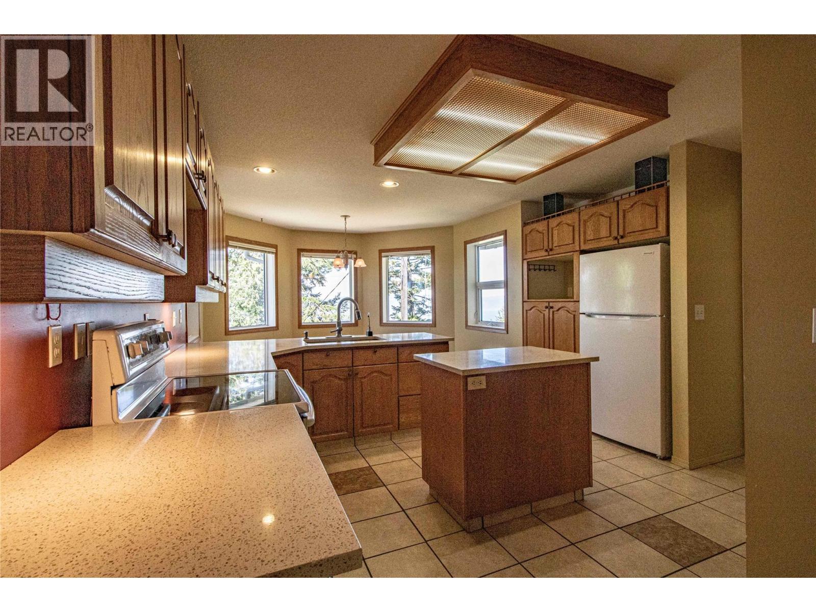 2263 Carmi Road Property Photo 11