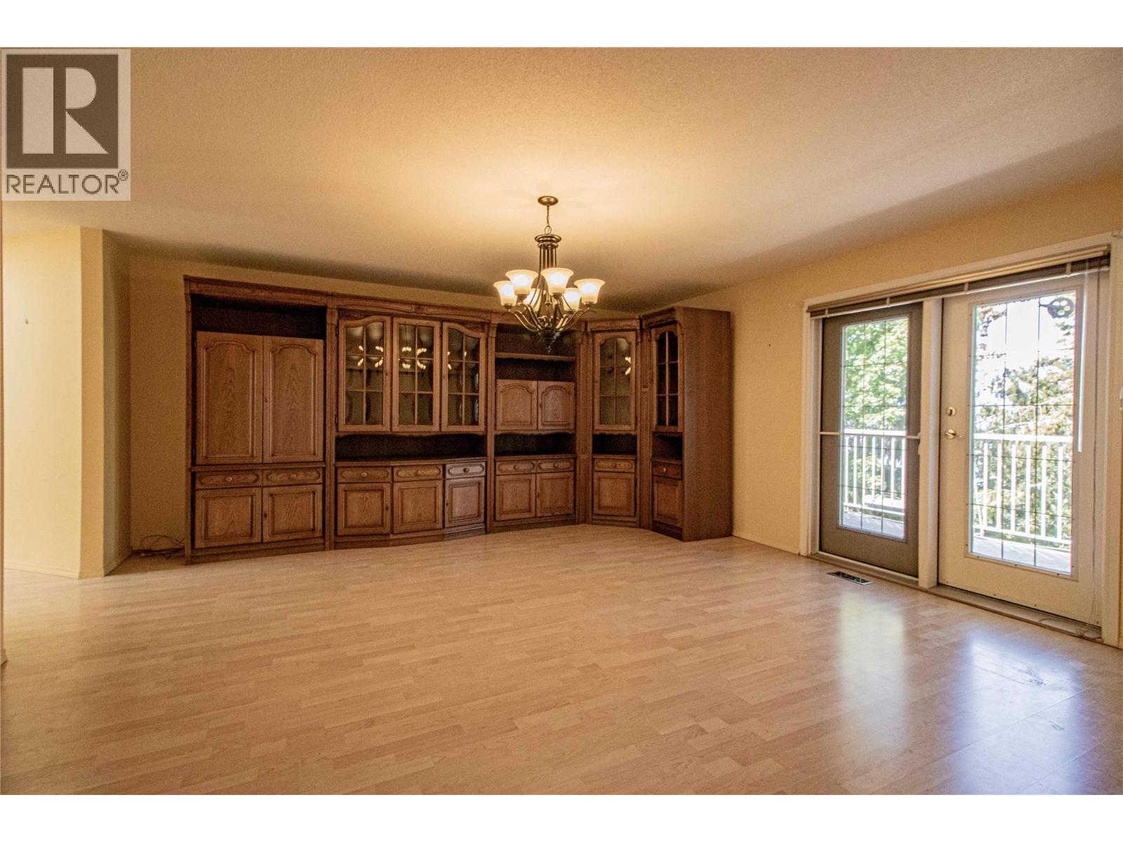 2263 Carmi Road Property Photo 13