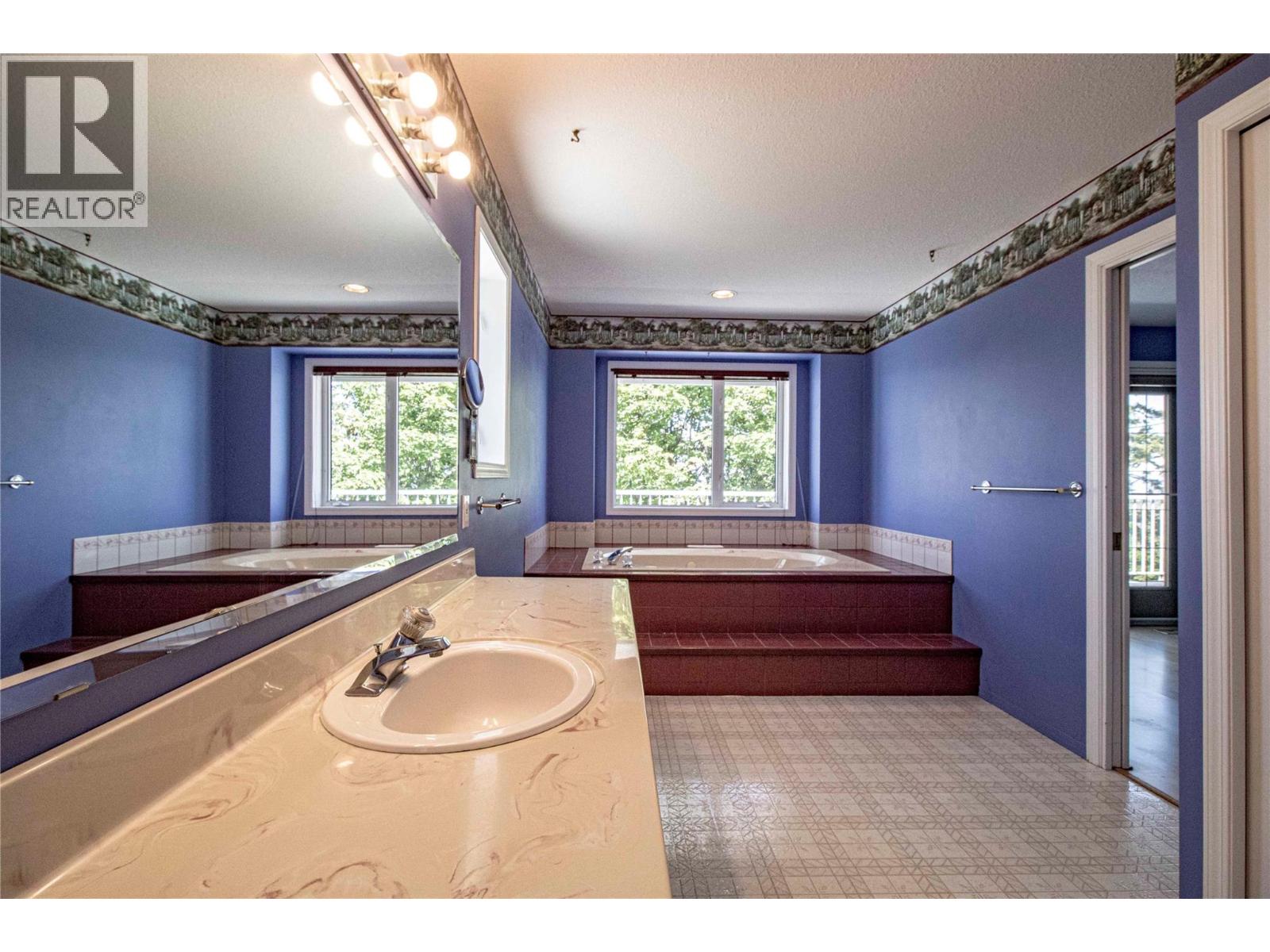 2263 Carmi Road Property Photo 18