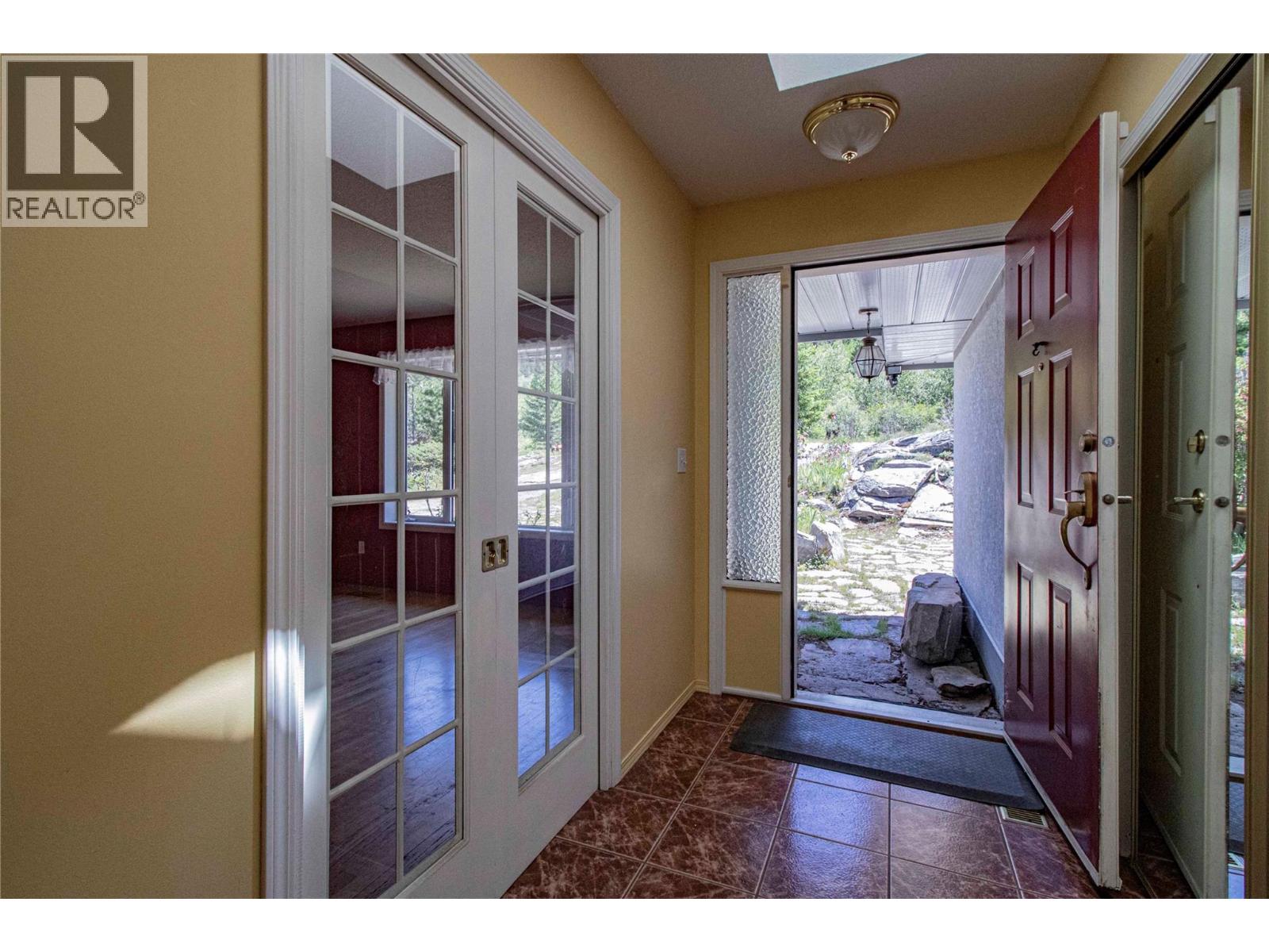 2263 Carmi Road Property Photo 26