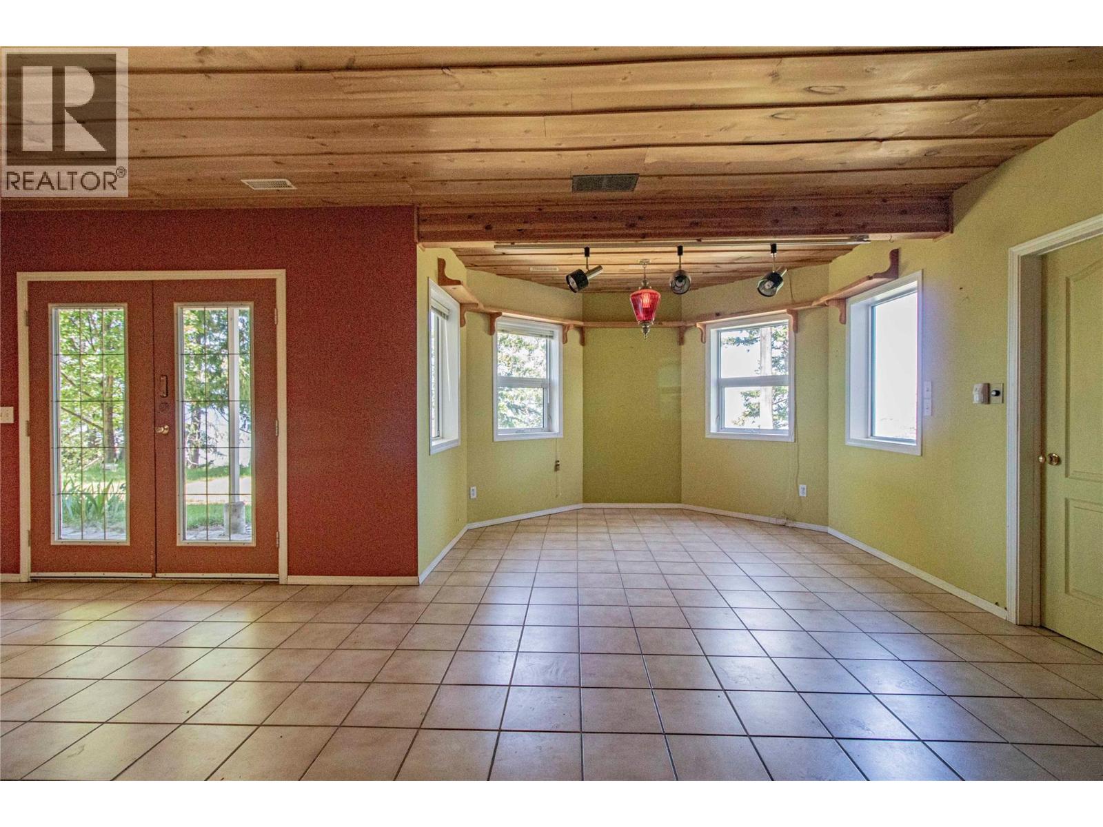 2263 Carmi Road Property Photo 28