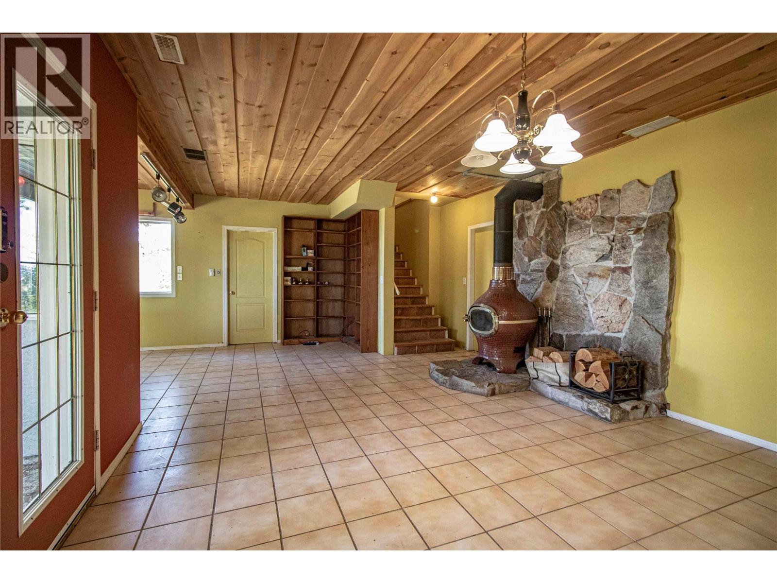 2263 Carmi Road Property Photo 30