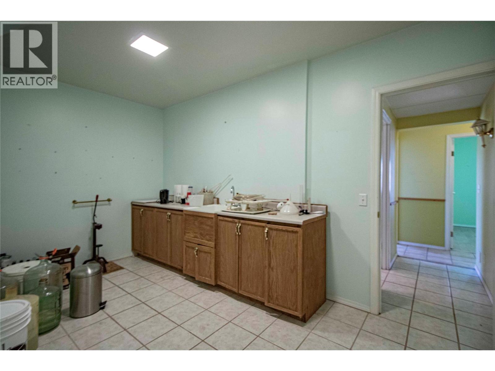 2263 Carmi Road Property Photo 34