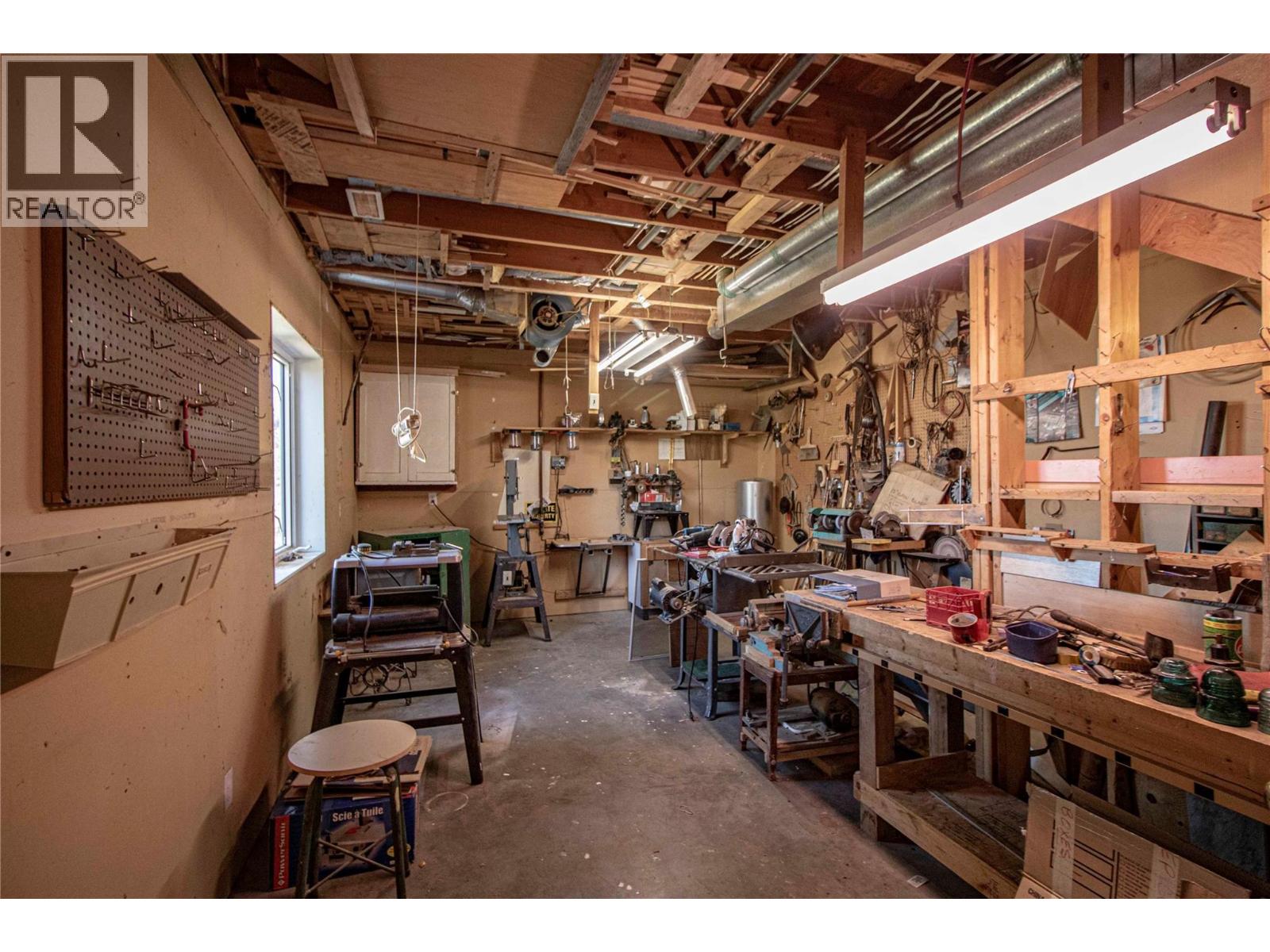 2263 Carmi Road Property Photo 35