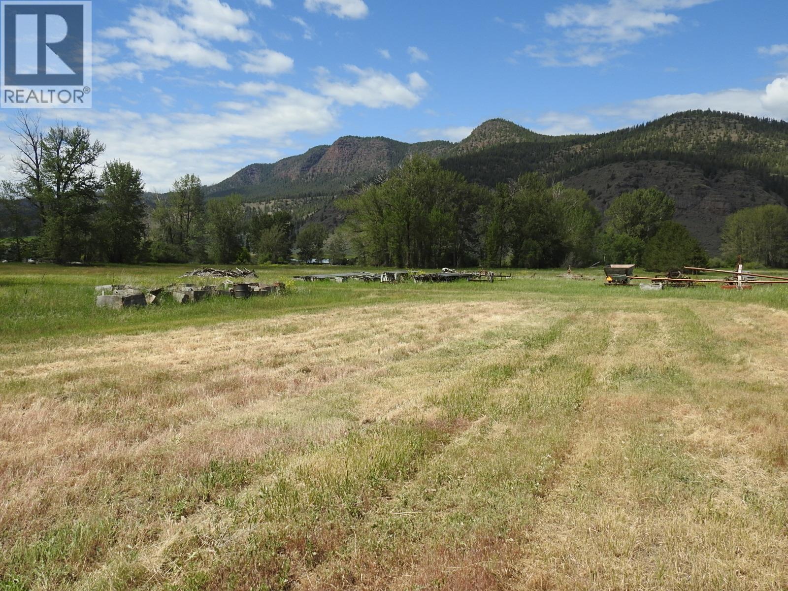 5569 Kamloops-vernon Highway Property Photo 5