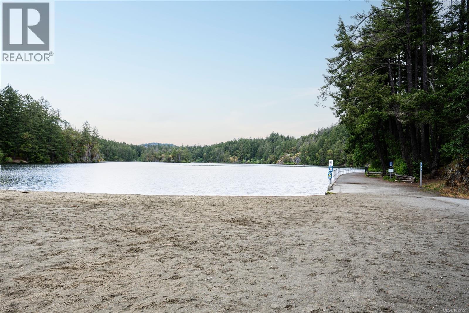731 Madrona Ridge Property Photo 24