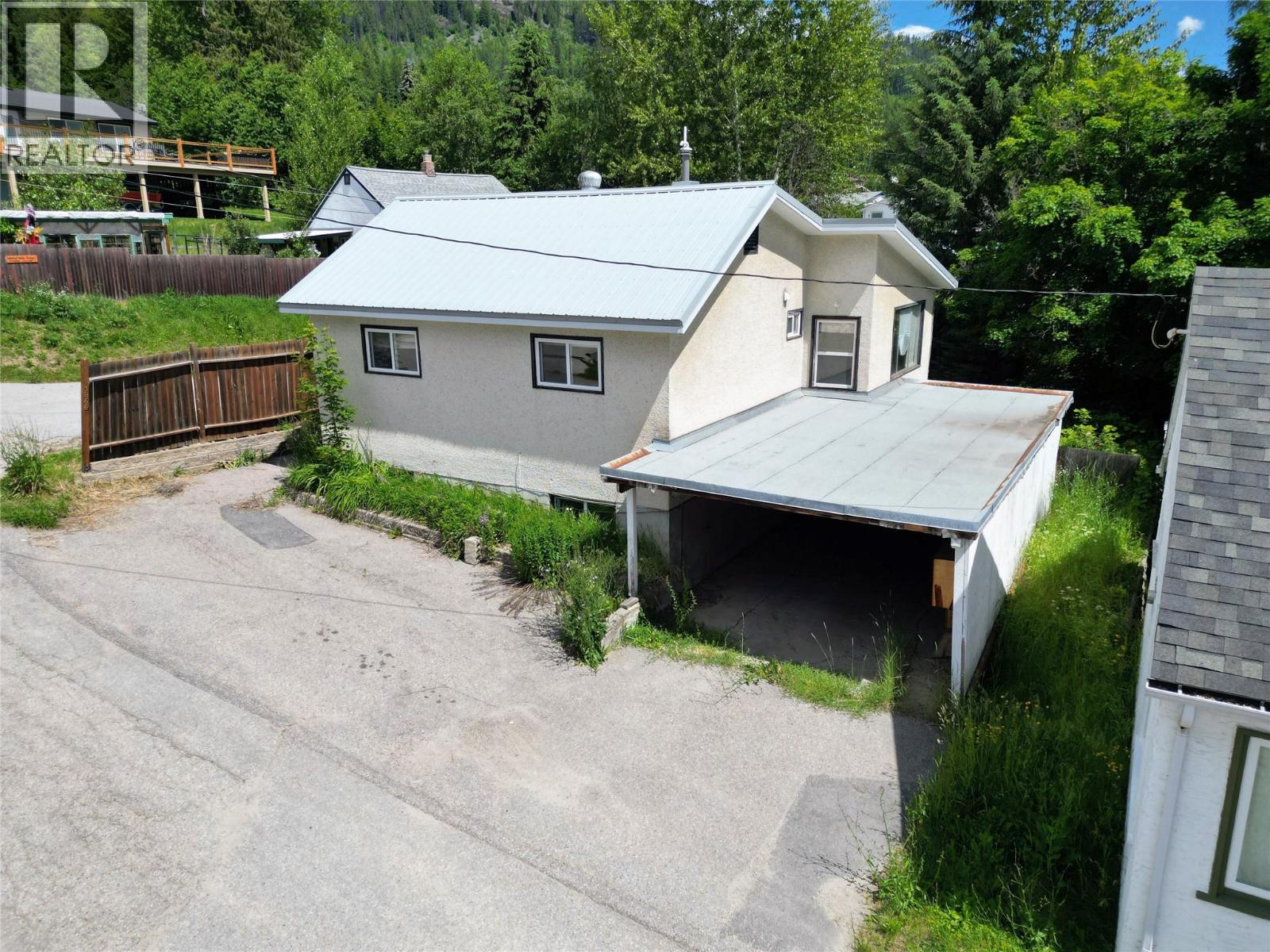 1866 Cole Street Property Photo 1