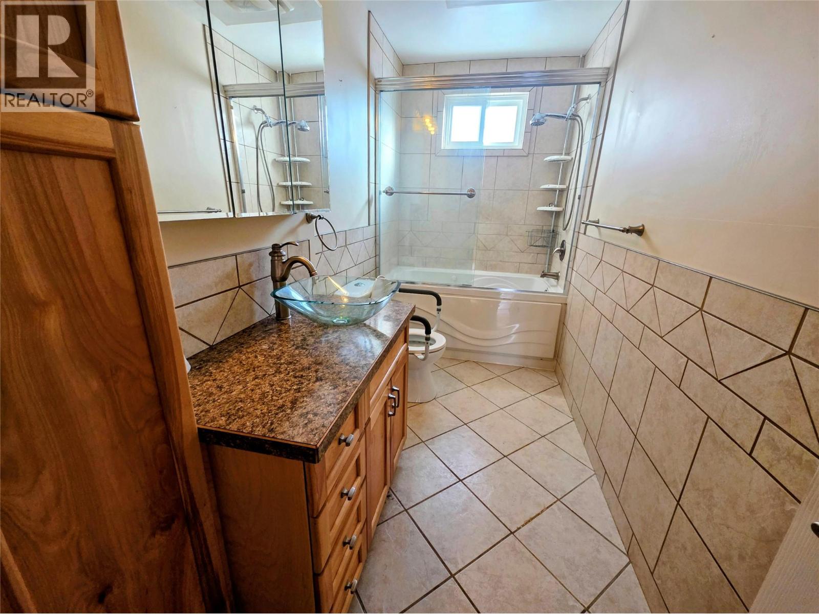 1866 Cole Street Property Photo 9