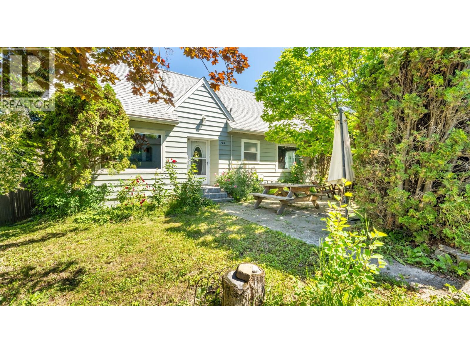 702 IBBITSON Street Property Photo 1