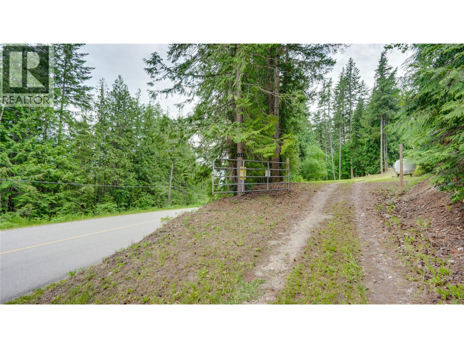 454 Grandview Bench Road Property Photo 3