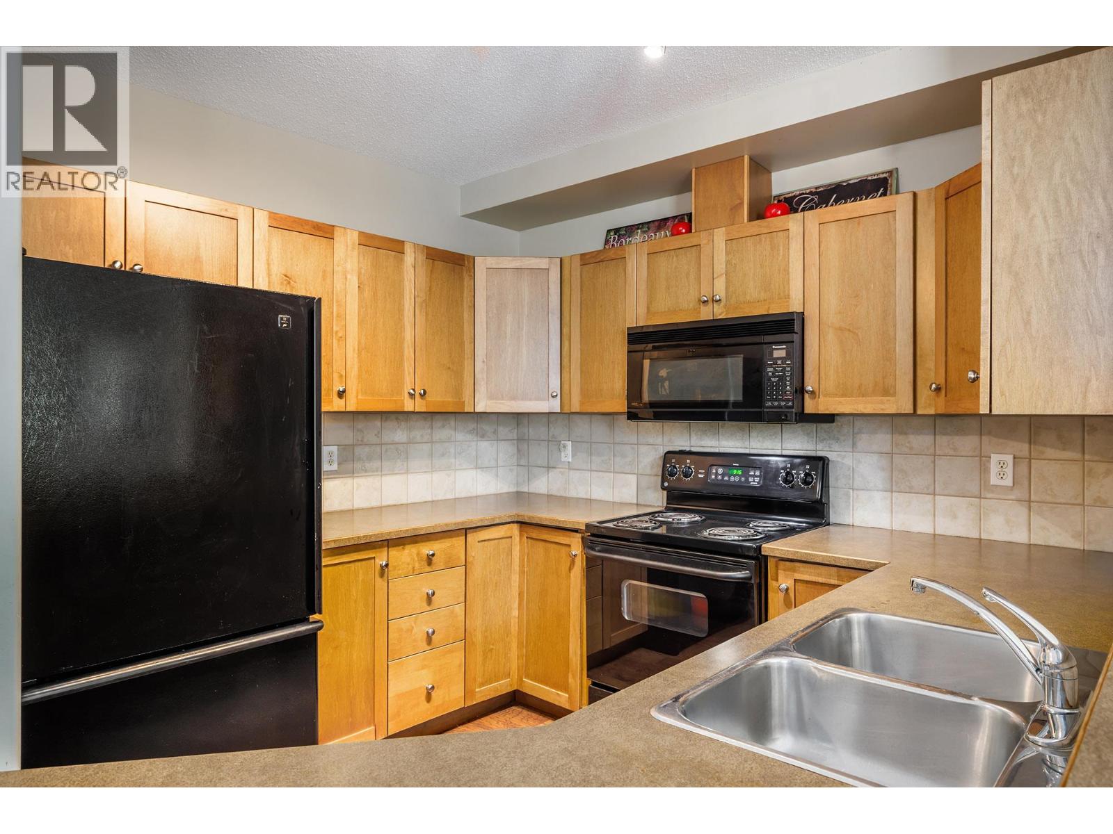 1128 Sunset Drive Unit# 102 Property Photo 9