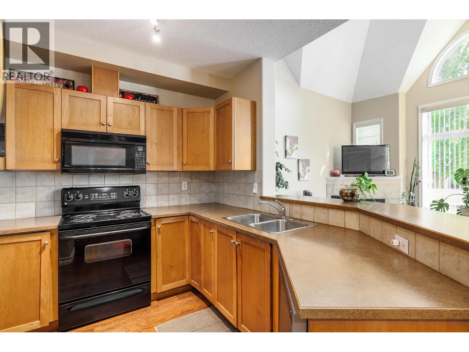 1128 Sunset Drive Unit# 102 Property Photo 11