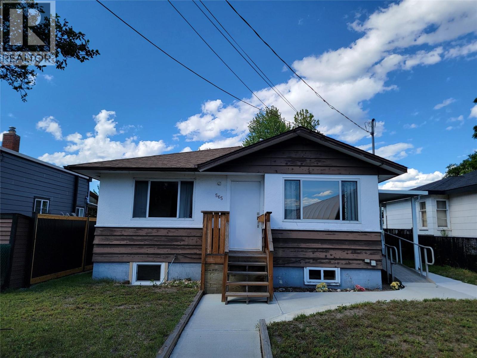 565 Eckhardt Avenue W Property Photo 1