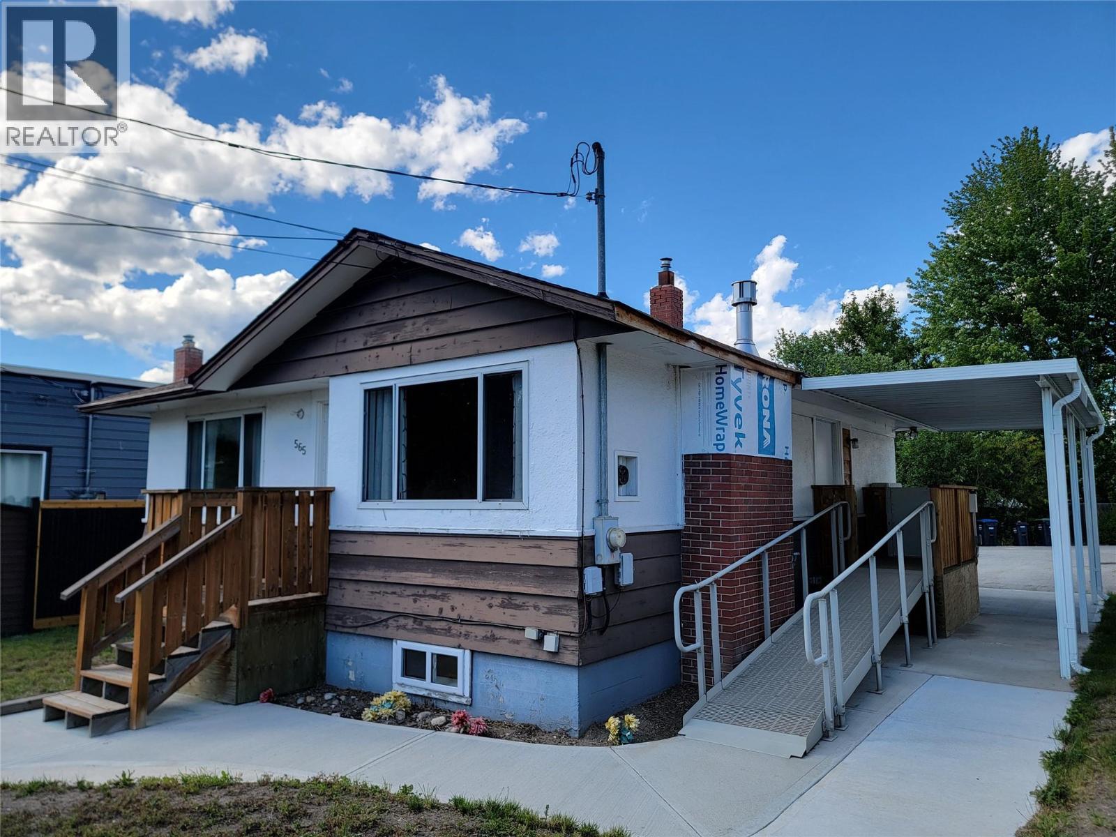 565 Eckhardt Avenue W Property Photo 2