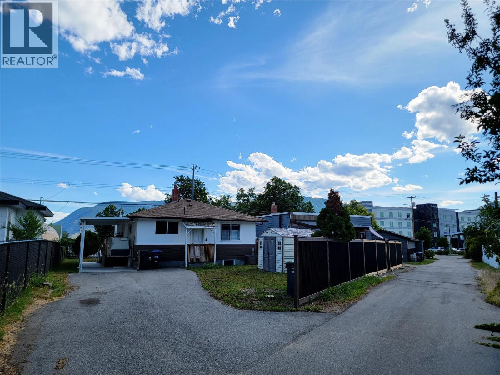565 Eckhardt Avenue W Property Photo 3