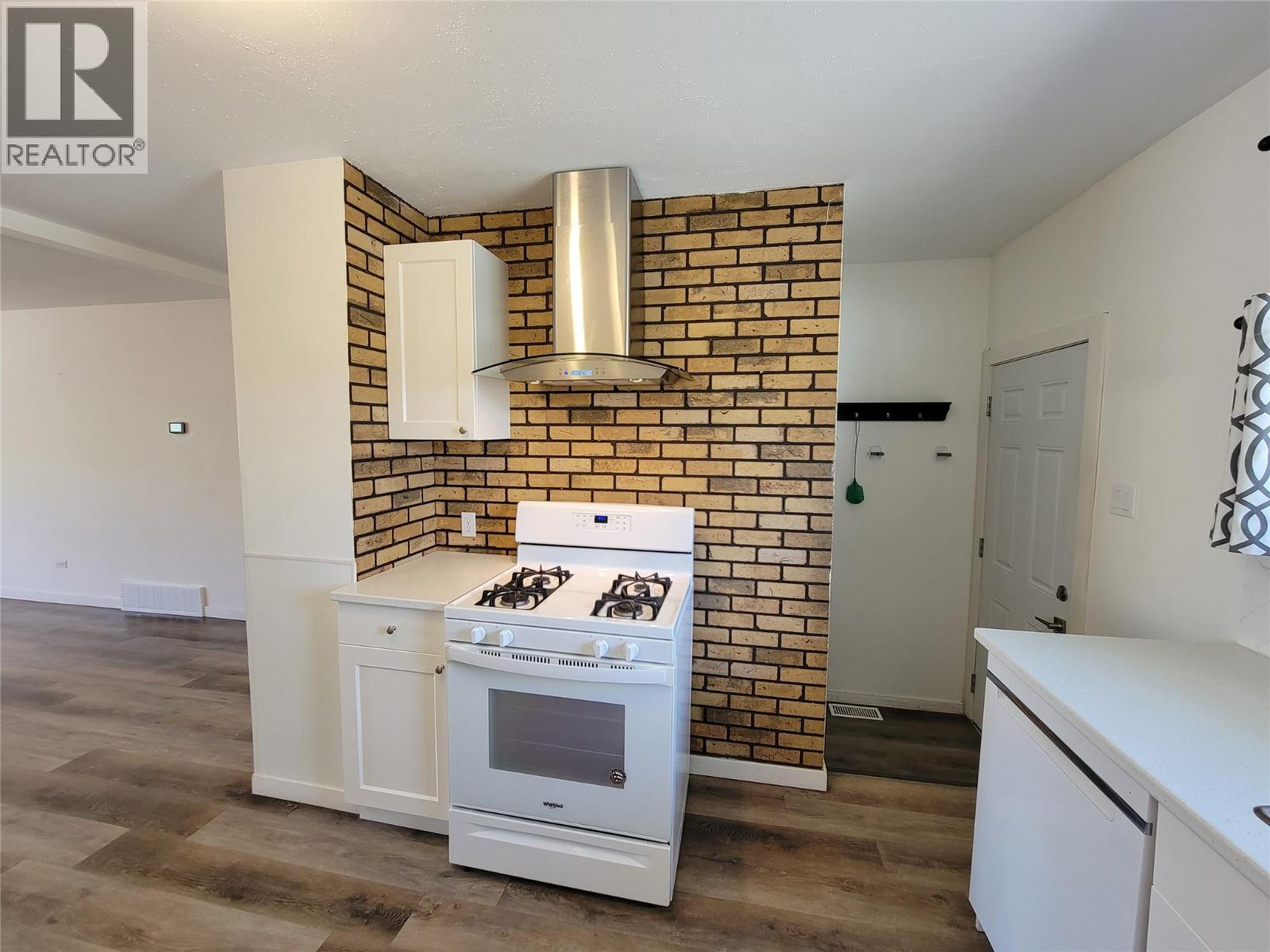 565 Eckhardt Avenue W Property Photo 11