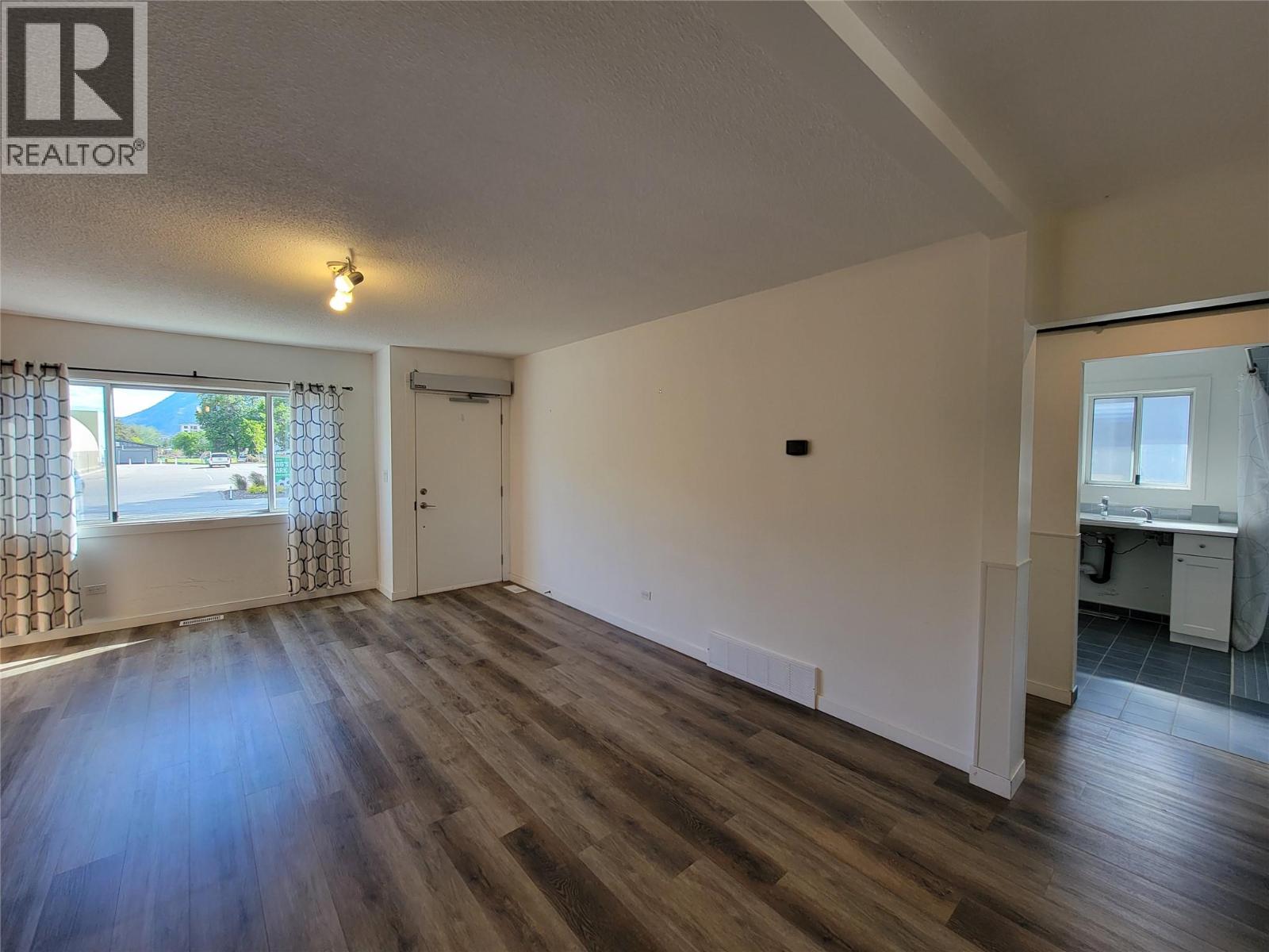 565 Eckhardt Avenue W Property Photo 12