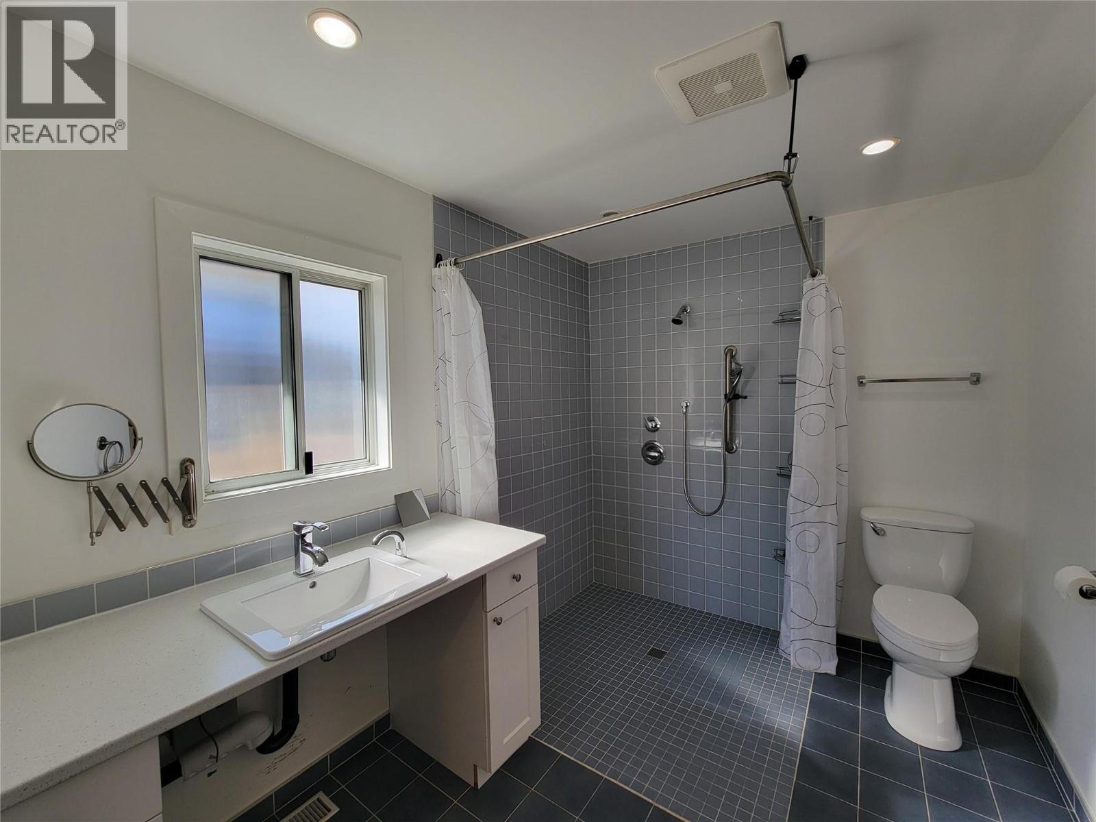 565 Eckhardt Avenue W Property Photo 19