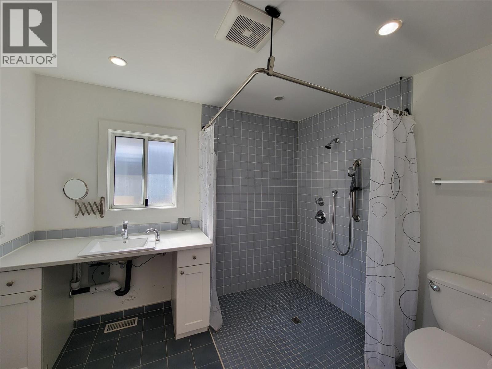 565 Eckhardt Avenue W Property Photo 20