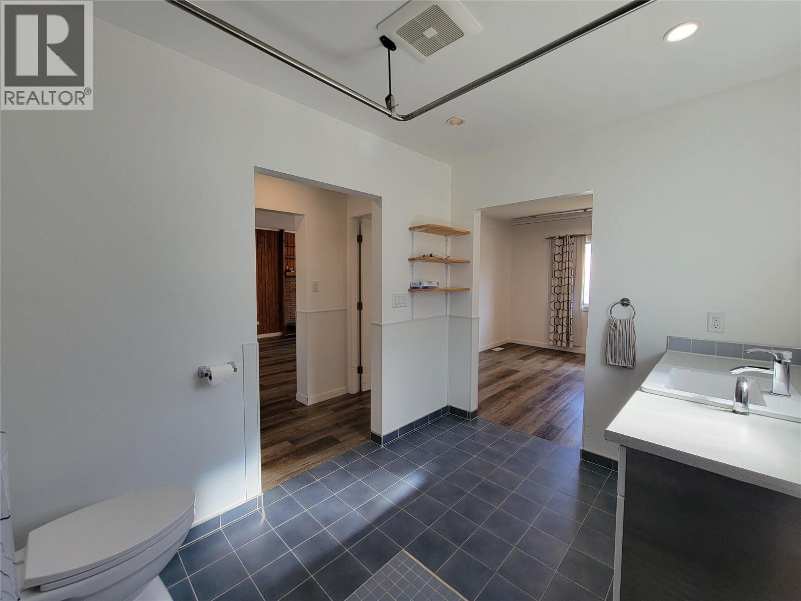 565 Eckhardt Avenue W Property Photo 21