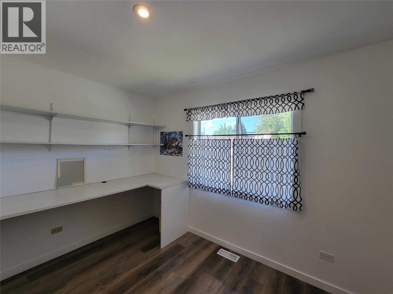 565 Eckhardt Avenue W Property Photo 22