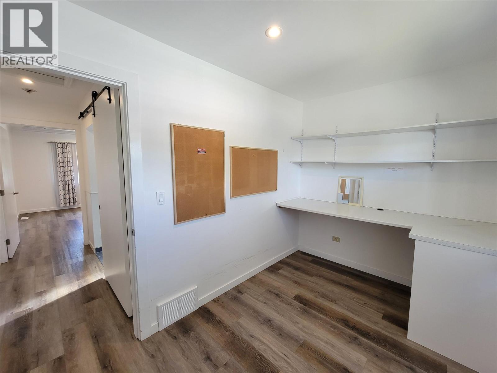 565 Eckhardt Avenue W Property Photo 23