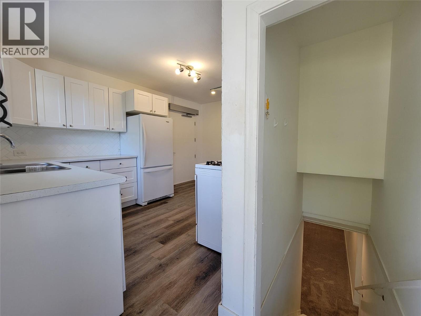565 Eckhardt Avenue W Property Photo 24