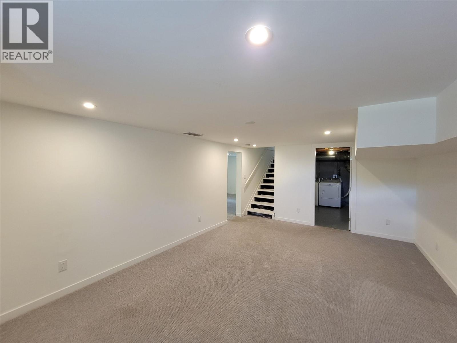 565 Eckhardt Avenue W Property Photo 26
