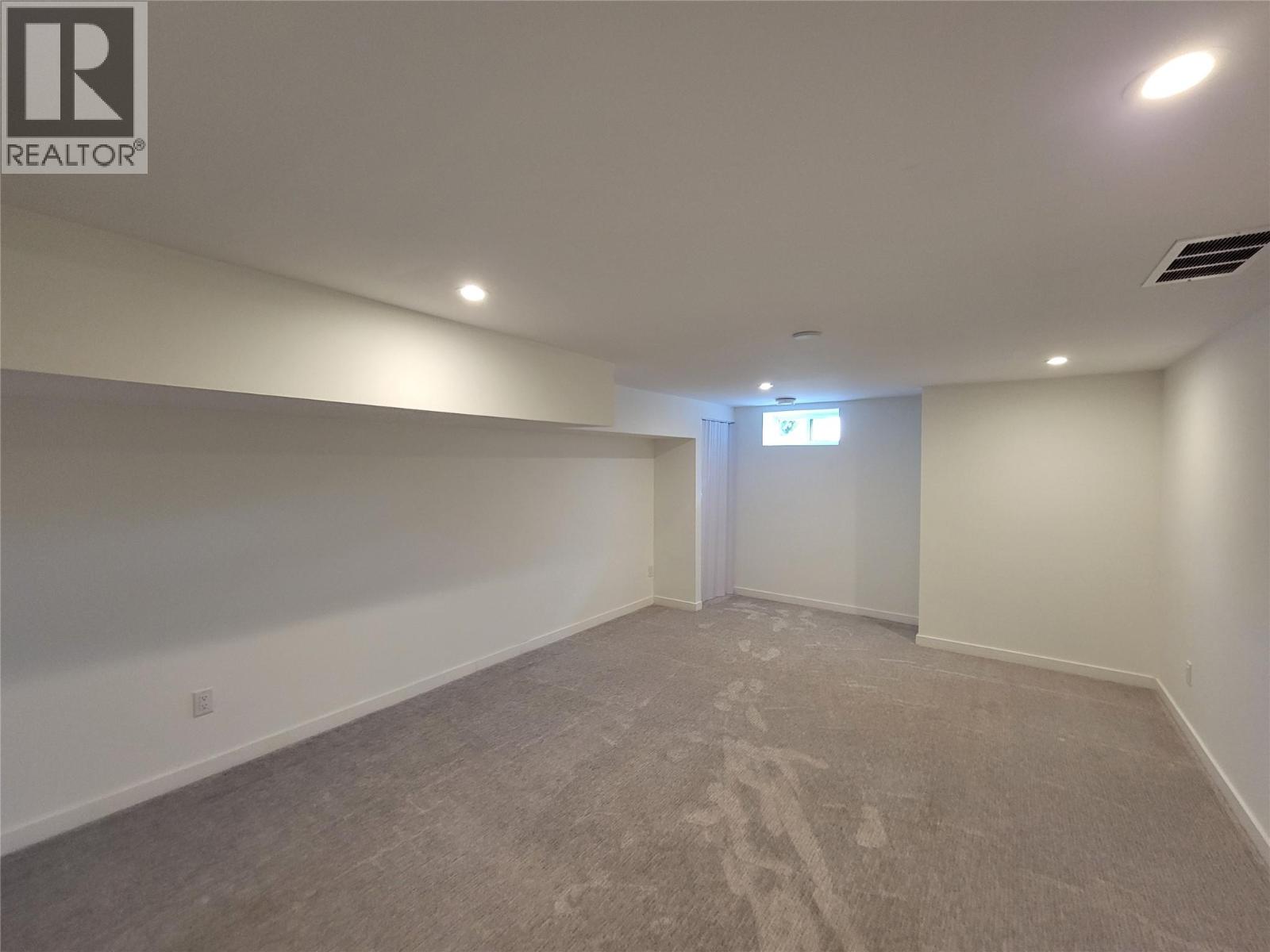 565 Eckhardt Avenue W Property Photo 27